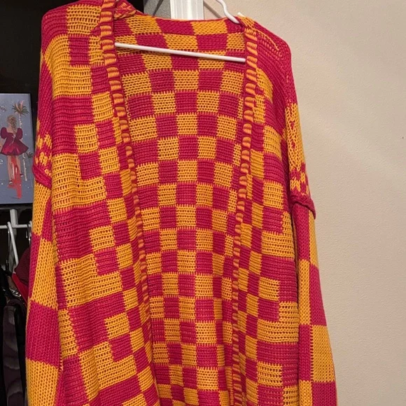 Boutique Vibrant Red and orange Checkered Women's Cardigan NEW - Picture 2 of 3